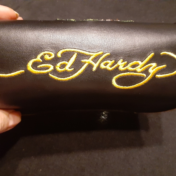 Ed Hardy Vintage RARE Pristine Condition Statement Sunglasses - Picture 4 of 7